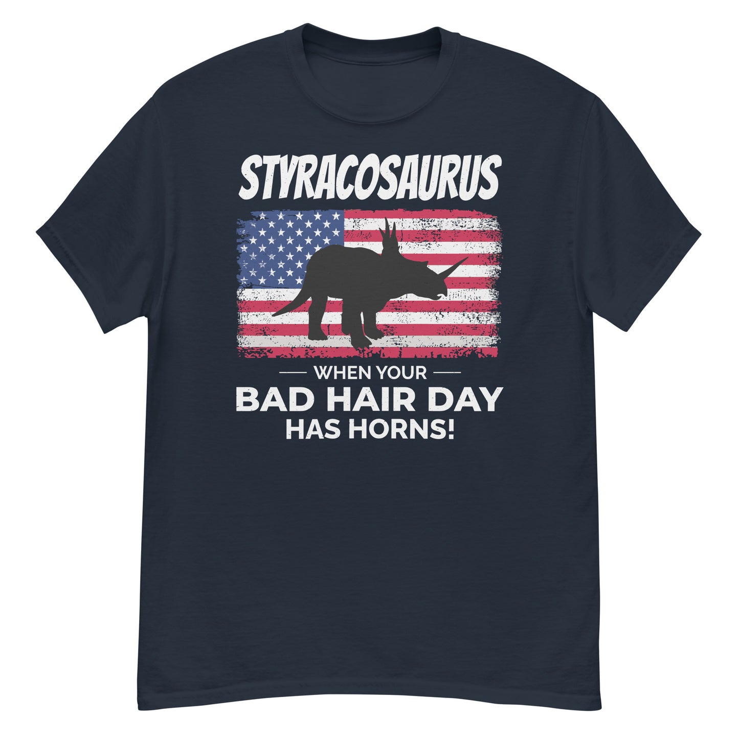 Camiseta con la bandera estadounidense del dinosaurio Styracosaurus: Mal día de pelo con cuernos